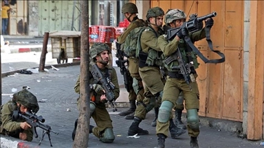 الضفة.. إسرائيل تطلق النار على فلسطيني بدعوى استهدافه جنودا