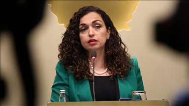 Presidentja Osmani: 26 vjet më parë, mbi tokën e djegur të Kosovës zbarkoi shpresa