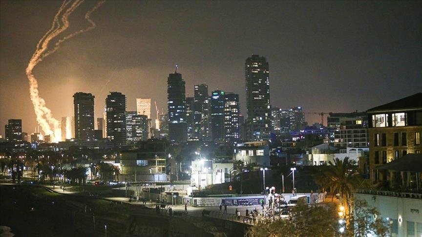L’Iran lance des attaques de missiles balistiques contre Israël