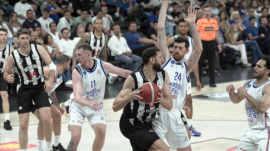 Beşiktaş Fibabanka-Anadolu Efes yarı final serisinin beşinci maçı yarın oynanacak
