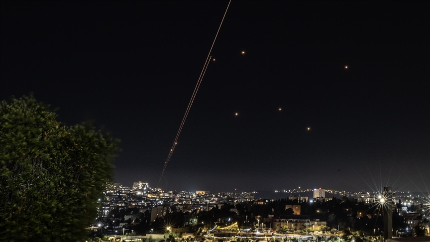 Zvaničnici: Iranske rakete pogodile sedam lokacija u Izraelu, povrijeđeno sedam osoba