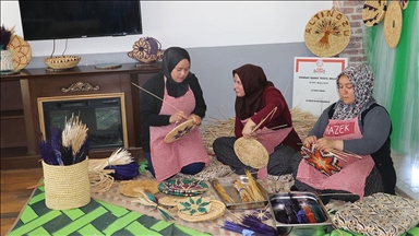 Buğday saplarıyla yapılan tescilli sanat, kurslarla gelecek kuşaklara aktarılıyor
