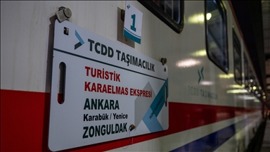 Turistik Karaelmas Ekspresi ilk seferine çıktı