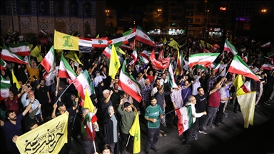 Građani Teherana na trgovima slave iranske napade na Izrael