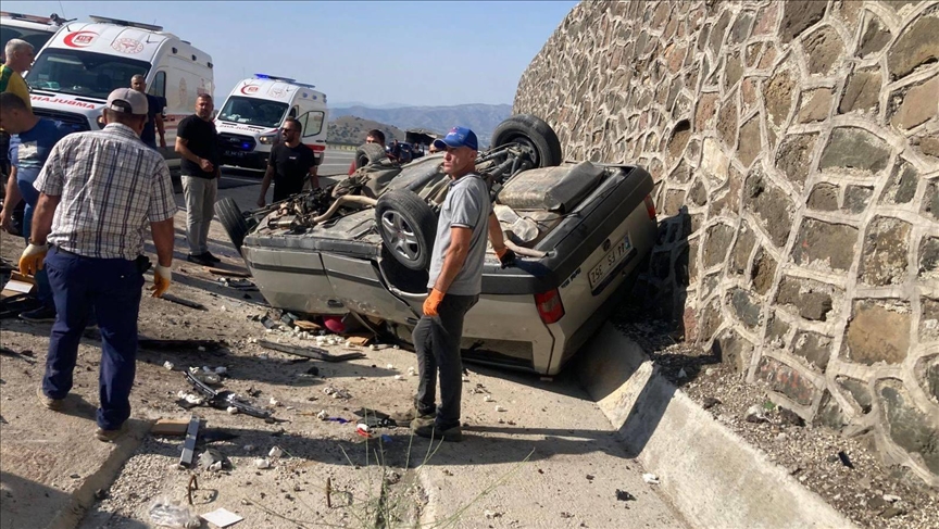 Li Tunceliyê 2 otomobîl li hev qelibîn 7 kes birîndar bûn