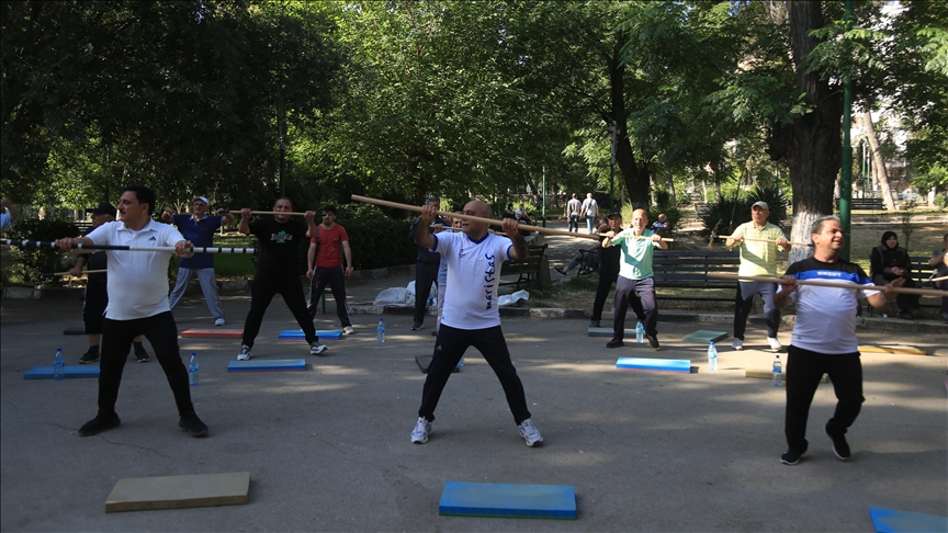 Halepliler açık havada sporla hayata tutunuyor