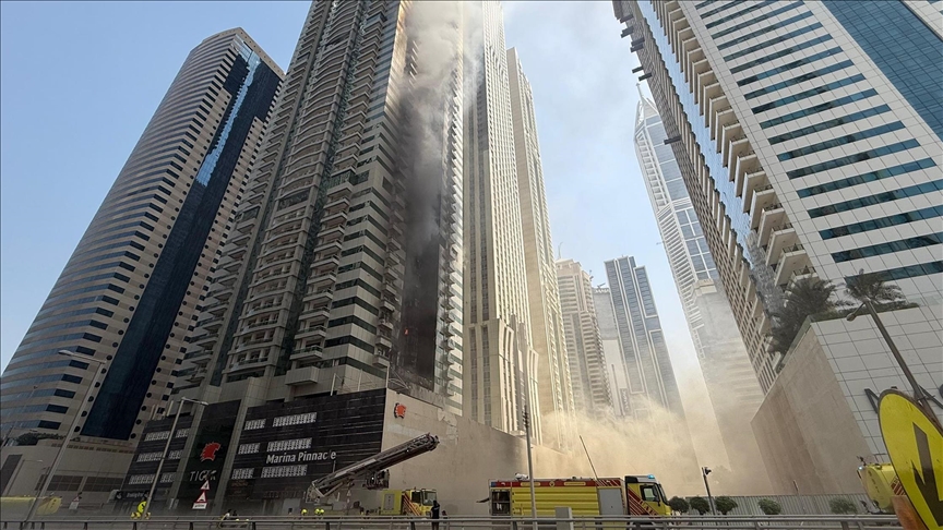 السيطرة على حريق في مبنى بدبي مكون من 67 طابقا دون إصابات