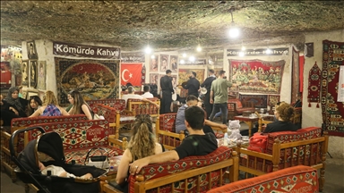 Gaziantep'te 500 yıllık mağara kafede ziyaretçi yoğunluğu yaşanıyor