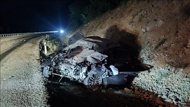 Konya'da yolcu otobüsüyle çarpışan otomobilin sürücüsü öldü, 8 kişi yaralandı
