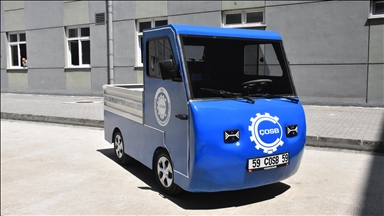 Tekirdağ'da meslek liseli öğԳler elektrikli kamyonet tasarladı