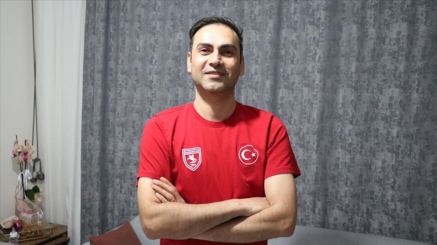 Güvenlik görevlisi nefes borusuna yiyecek kaçan kediyi Heimlich manevrasıyla kurtardı