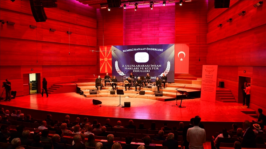 Shkup, mbahet ceremonia e ndarjes së “Çmimeve të dyta ndërkombëtare për të drejtat e njeriut dhe kulturën”