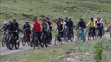 Erzurum'un tarihi tabyasında bisiklet, off-road ve atlı safari turu yapıldı