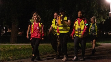 Hollanda'da binlerce kişi mültecilere destek için 40 kilometre yürüdü