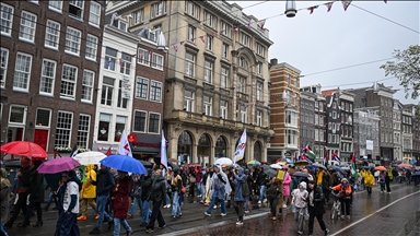 Thousands walk across Netherlands in solidarity with refugees
