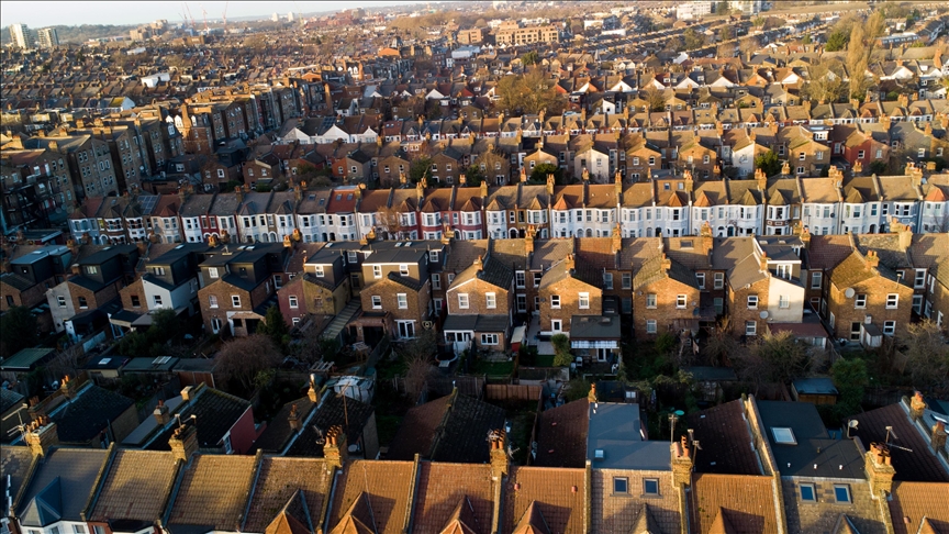 UK house asking prices dip amid fierce market competition