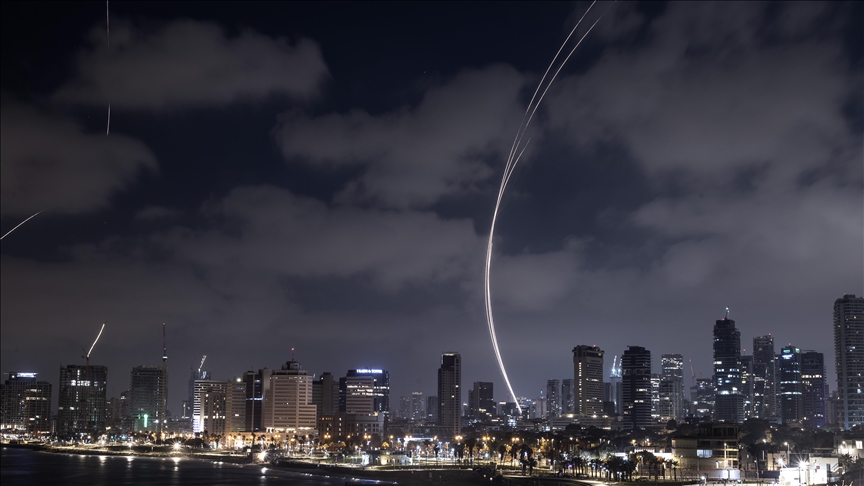Iran launches fresh wave of missile strikes towards Israel