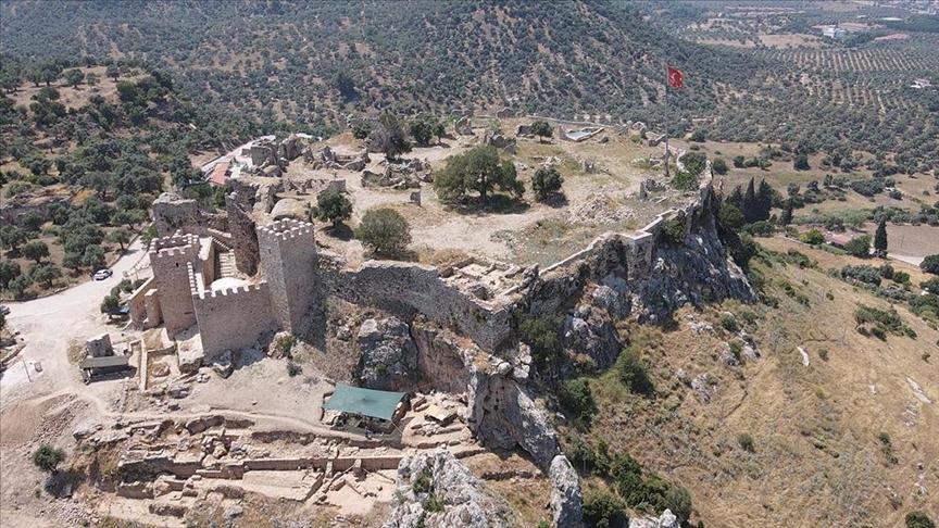 Beçin Antik Kenti'ndeki kazılarda ok uçları bulundu