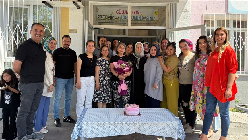 ş'de 30 yıllık meslek hayatının ardından emekli olan öğretmene duygulandıran veda