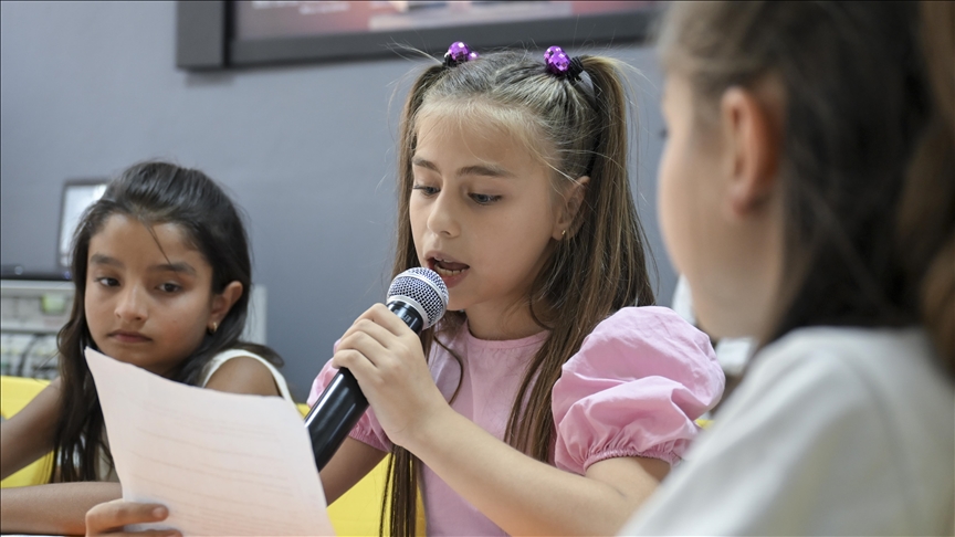 Küçük radyocular, güncel dünyanın okuldaki sesi oldu