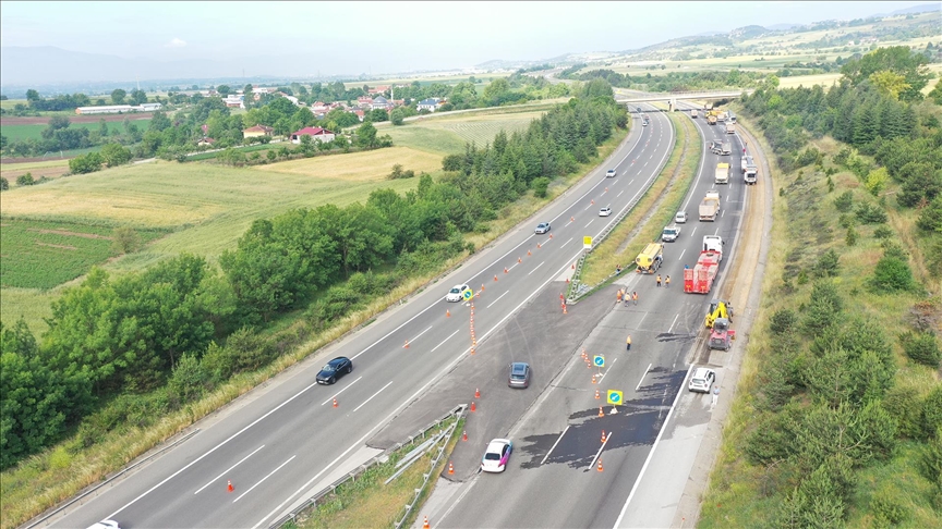 Anadolu Otoyolu'nun Bolu kesiminde üstyapı onarım çalışması başladı