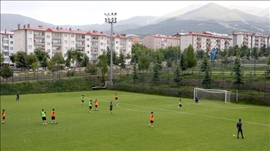 TFF'nin ilk defa uyguladığı kursla eğitim alan futbolcular, Palandöken'de antrenörlüğe hazırlanıyor