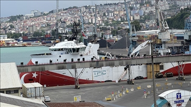 "Barbaros Hayreddin Paşa" sismik araştırma gemisi Trabzon Limanı'na demirledi