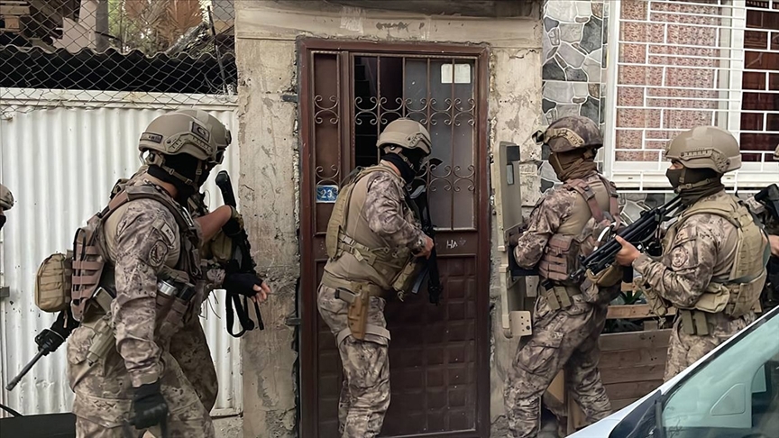 İzmir merkezli 9 ilde terör örgütü DEAŞ operasyonunda 14 şüpheli yakalandı