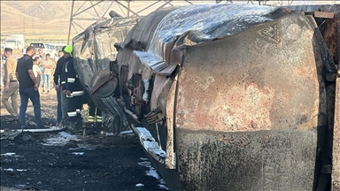 لە دهۆک ئۆتۆمبێلێکی بارهەڵگری سووتەمەنی ئاگری گرت