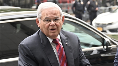 ABD'de yolsuzluktan suçlu bulunan eski Senatör Menendez, 11 yıllık cezasını çekmek için hapse giriyor