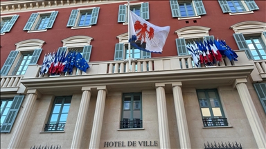 France : Estrosi maintient le drapeau israélien déployé sur la mairie de Nice malgré l'injonction du préfet