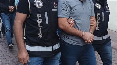 İzmir merkezli FETÖ'nün güncel yapılanmasına yönelik operasyonda 40 şüpheli yakalandı
