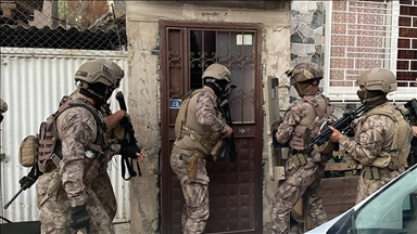 İzmir merkezli 9 ilde terör örgütü DEAŞ operasyonunda 14 şüpheli yakalandı