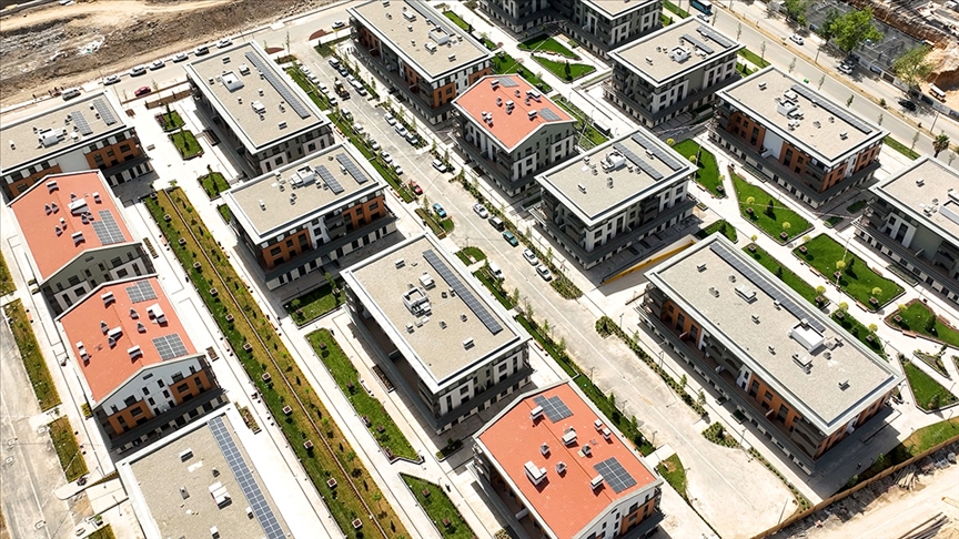 Bakan Kurum, yeniden inşa edilen Azerbaycan Mahallesi ve Ebrar Sitesi'nin görüntülerini paylaştı