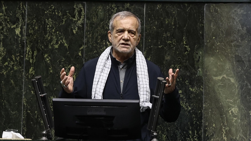 الرئيس الإيراني يدعو للحفاظ على الوحدة الوطنية لمواجهة التهديدات