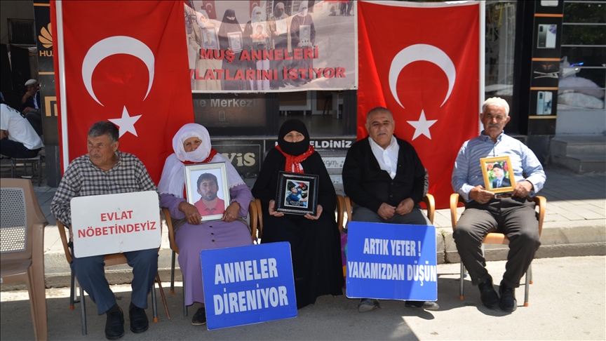 ѳşlu aileler DEM Parti binası önündeki eylemlerini sürdürdü