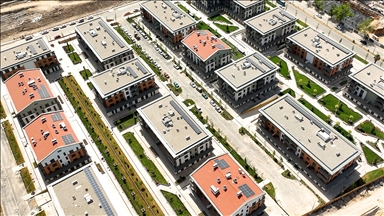 Bakan Kurum, yeniden inşa edilen Azerbaycan Mahallesi ve Ebrar Sitesi'nin görüntülerini paylaştı