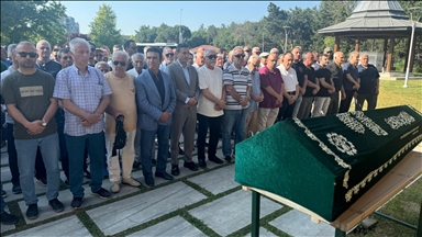 Türk halk müziğinin usta ismi Mehmet Erenler son yolculuğuna uğurlandı