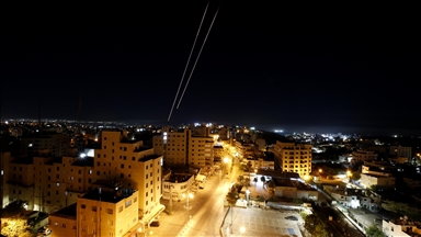 Iranian missiles damage building, cause fires in Israel