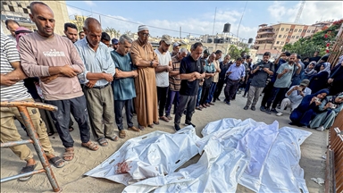 إسرائيل تقتل 32 فلسطينيا بغزة بينهم 11 من منتظري المساعدات