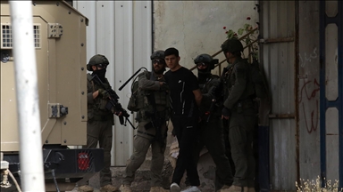 الجيش الإسرائيلي يعتقل 60 فلسطينيا بالضفة الغربية 