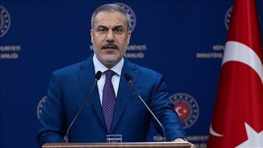Wezîrê Karên Derva Fîdan bi hevkarê xwe yê Urdinî Safedî ra li ser êrîşên Îsraîlê yên li dijî Îranê axivî