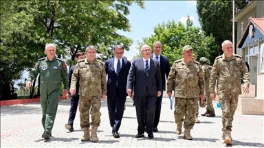 Türkiye : le ministre de la Défense inspecte les unités militaires à la frontière avec l’Iran