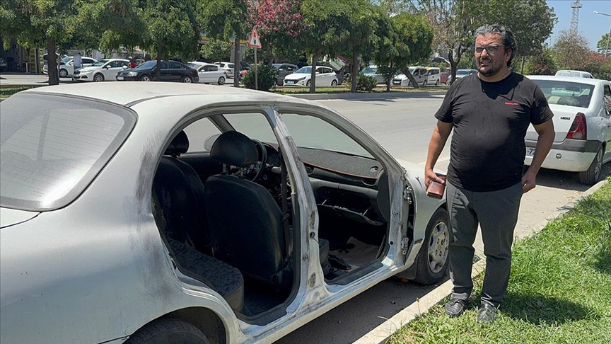 Adana'da park halindeki otomobilin 域硃梯覺lar覺n覺 çalan zanl覺 tutukland覺