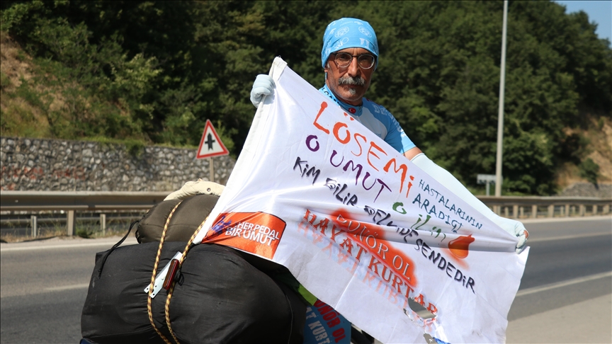 Kök hücre bekleyen hastalar için Çanakkale'den pedala basan gazeteci, Sakarya'ya ulaştı
