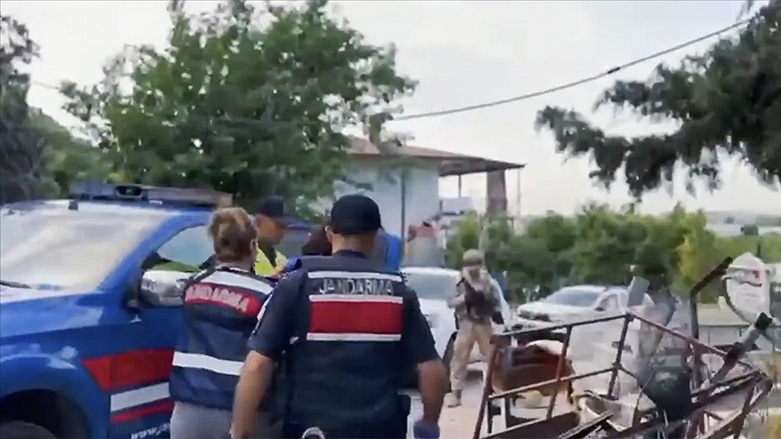 Uyuşturucu satıcılarına yönelik "Narkokapan-Antalya" operasyonunda 104 şüpheli tutuklandı