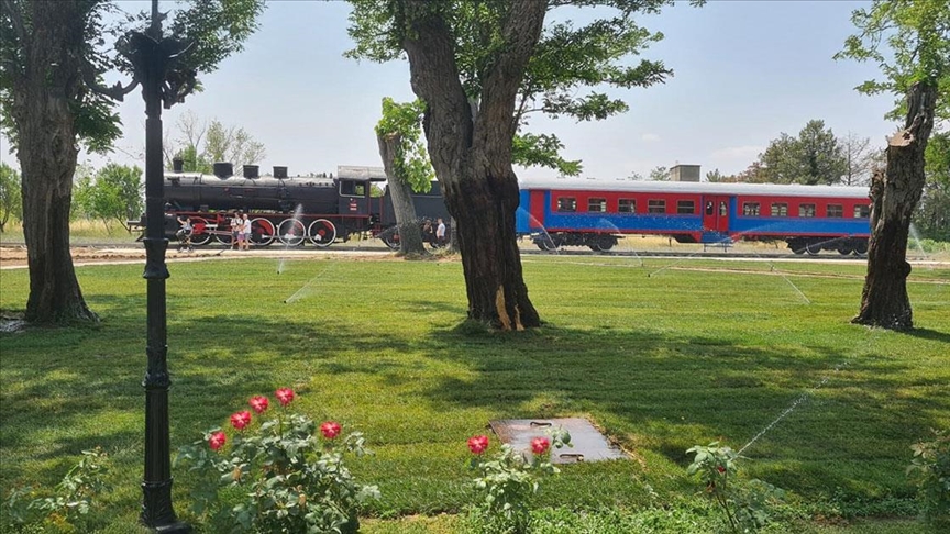 Edirne'de turistlerin "fotoğraf çekim noktası" nostaljik kara trenin ıı yapıldı