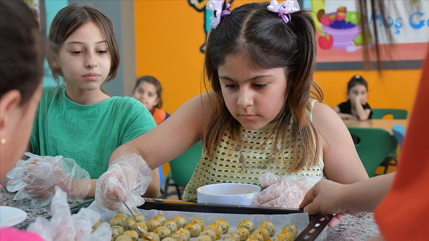 İlkokul öğrencileri yaşam becerilerini mutfak etkinlikleriyle geliştiriyor