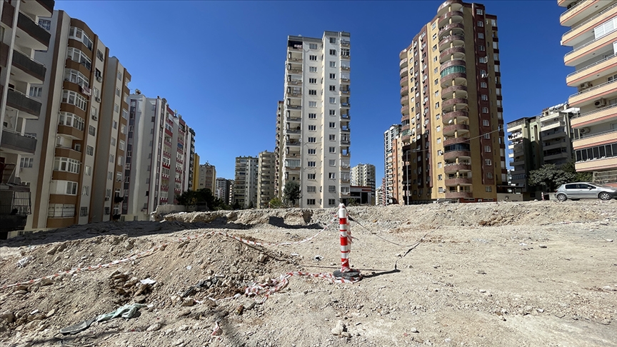 Adana'da Ekim Apartmanı'nın depremde yıkılmasına ilişkin 3 sanığa hapis