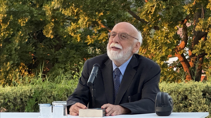 Prof. Dr. Nabi Avcı, Fethi Gemuhluoğlu üzerine konuşma yaptı